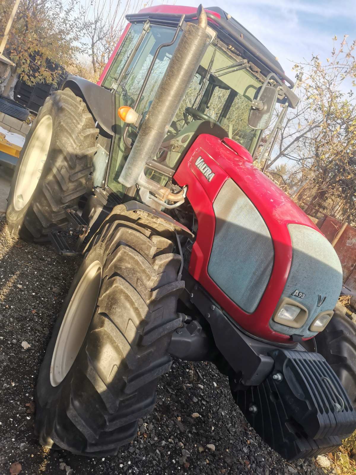 Used Tractor VALTRA A93 - Image 4
