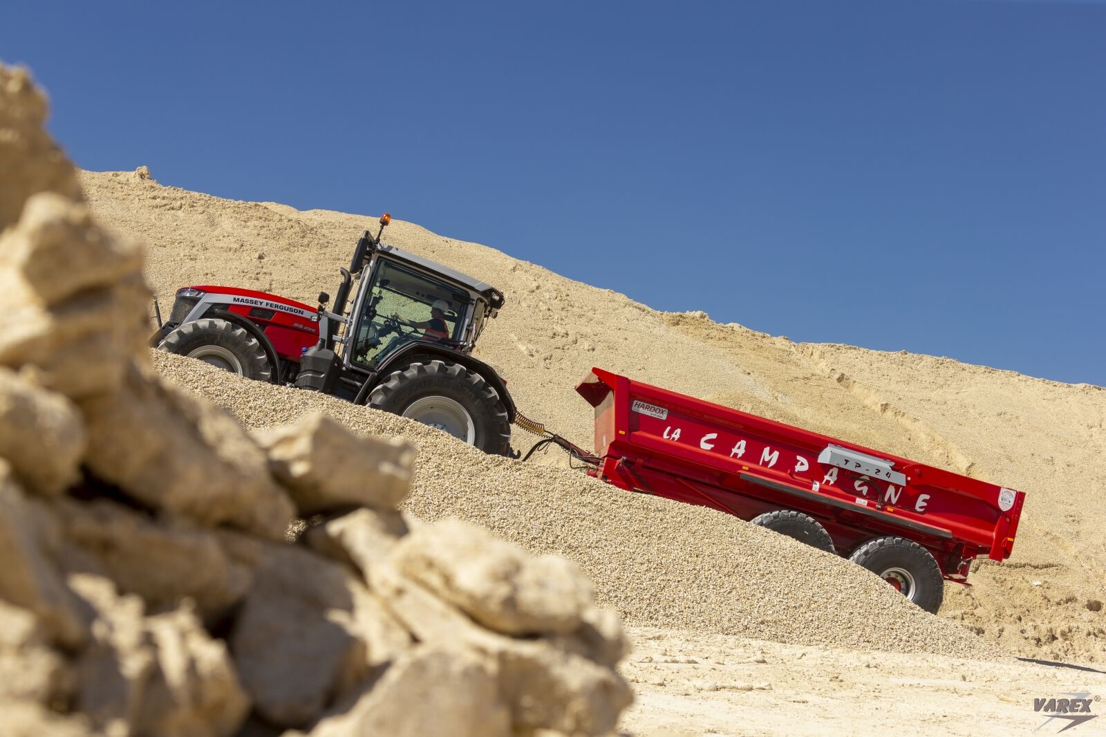 TRACTOR MASSEY FERGUSON 8S SERIES - Image 4