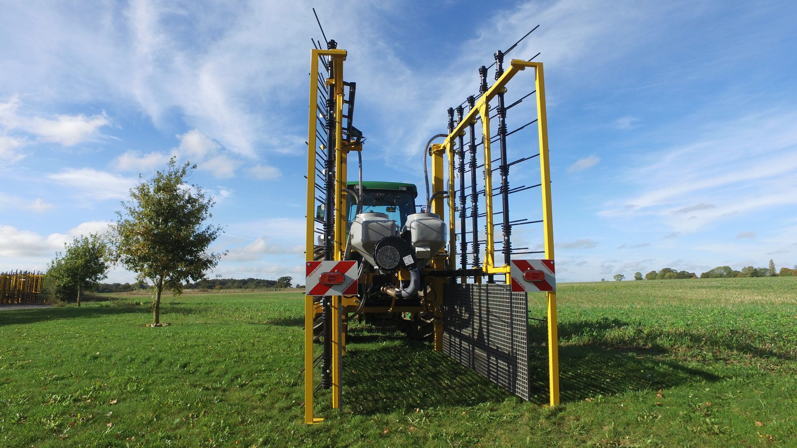 АПЛИКАТОР CLAYDON NUTRISEEDER ЗА ПАЛЦЕВА БРАНА 7.5M - Image 2