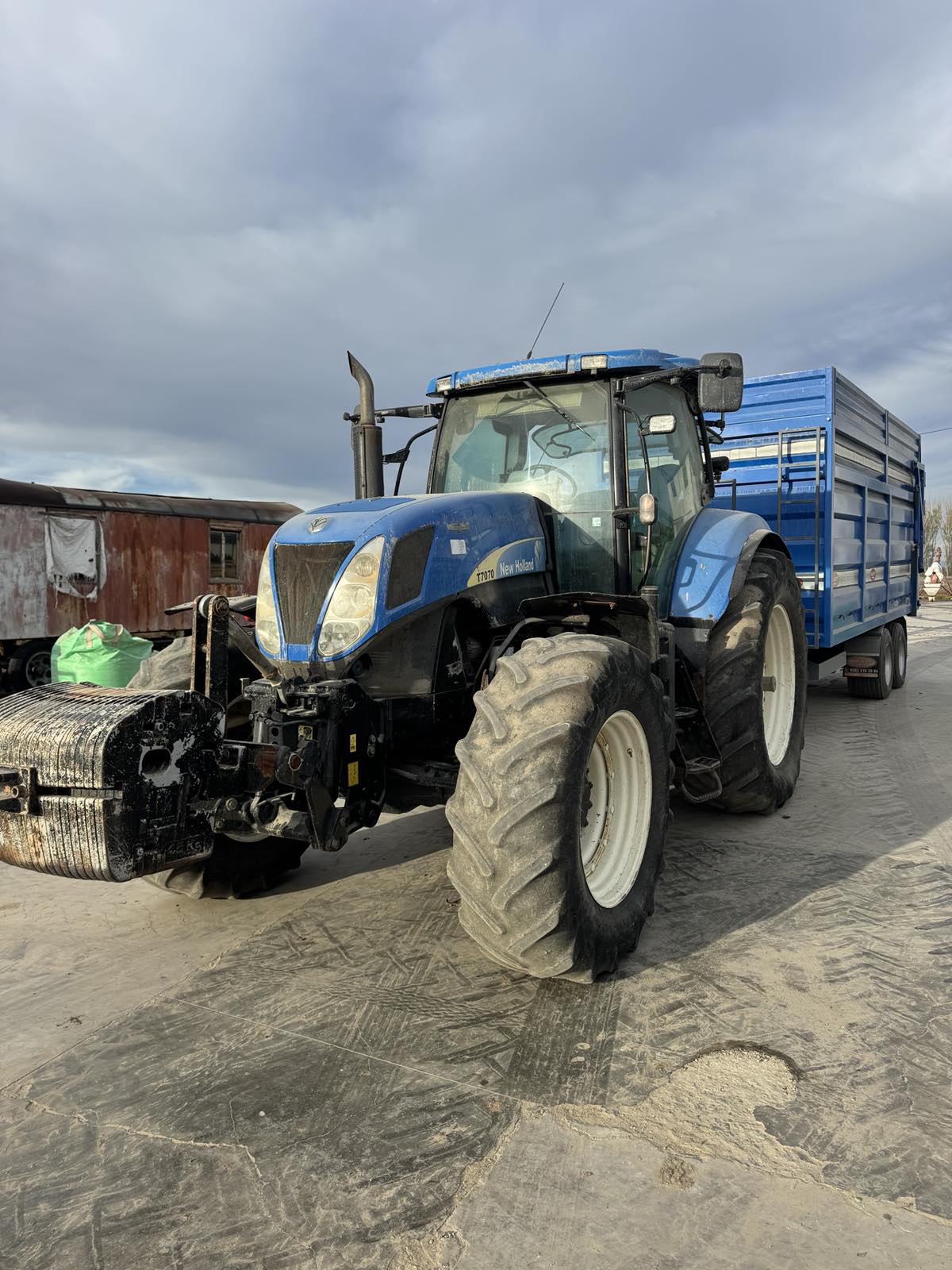 Used Tractor NEW HOLLAND T7070 - Image 2