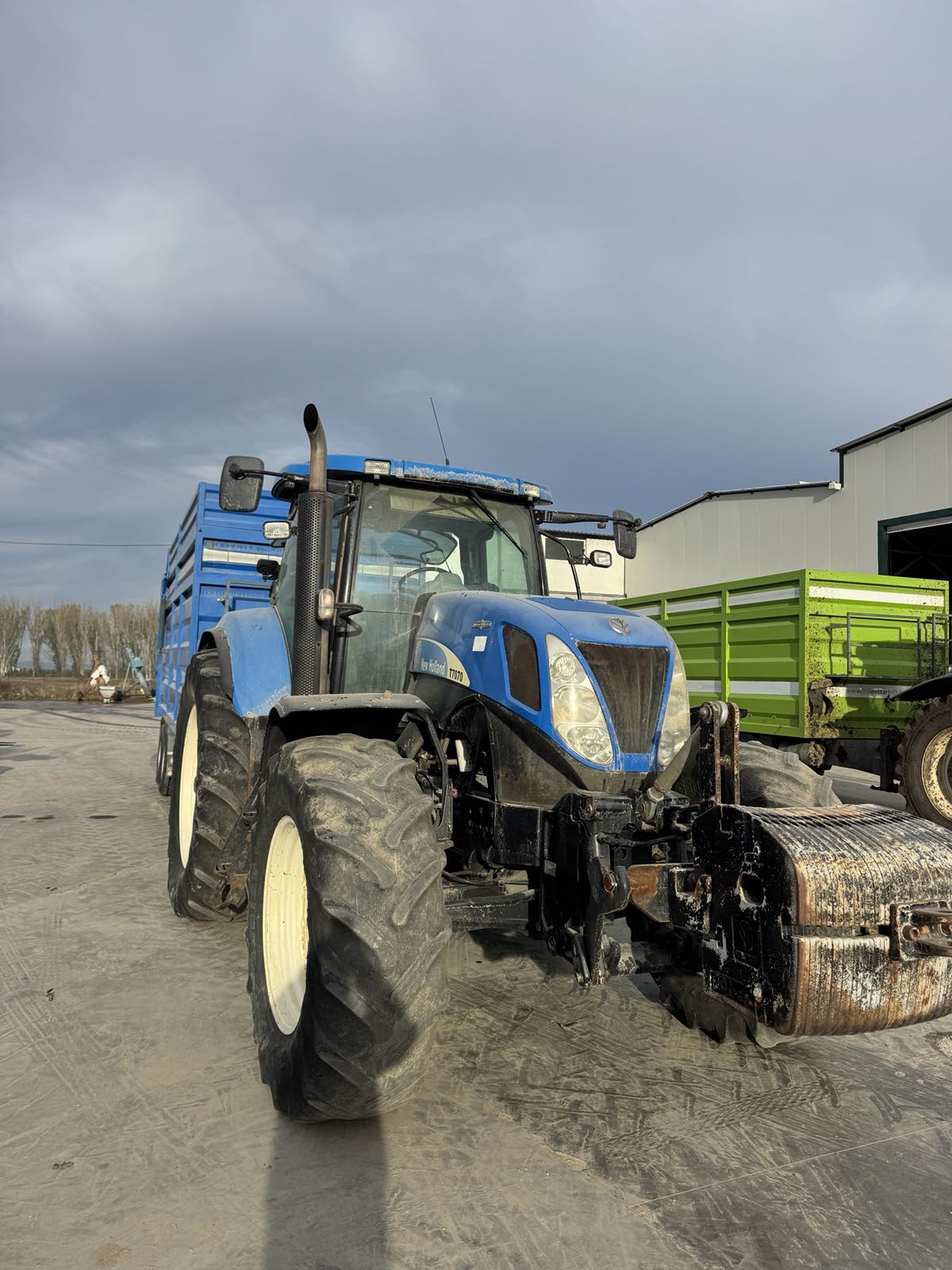 Used Tractor NEW HOLLAND T7070 - Image 3
