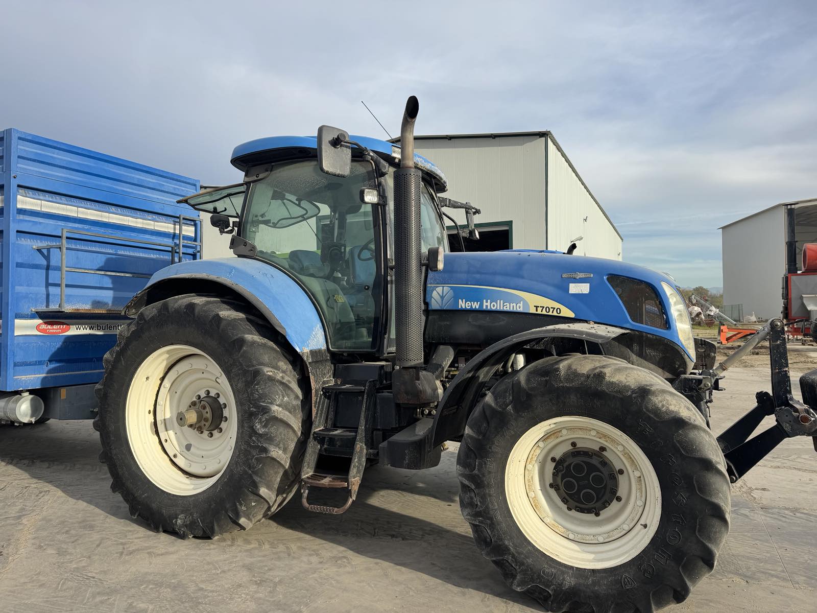 Used Tractor NEW HOLLAND T7070 - Image 4