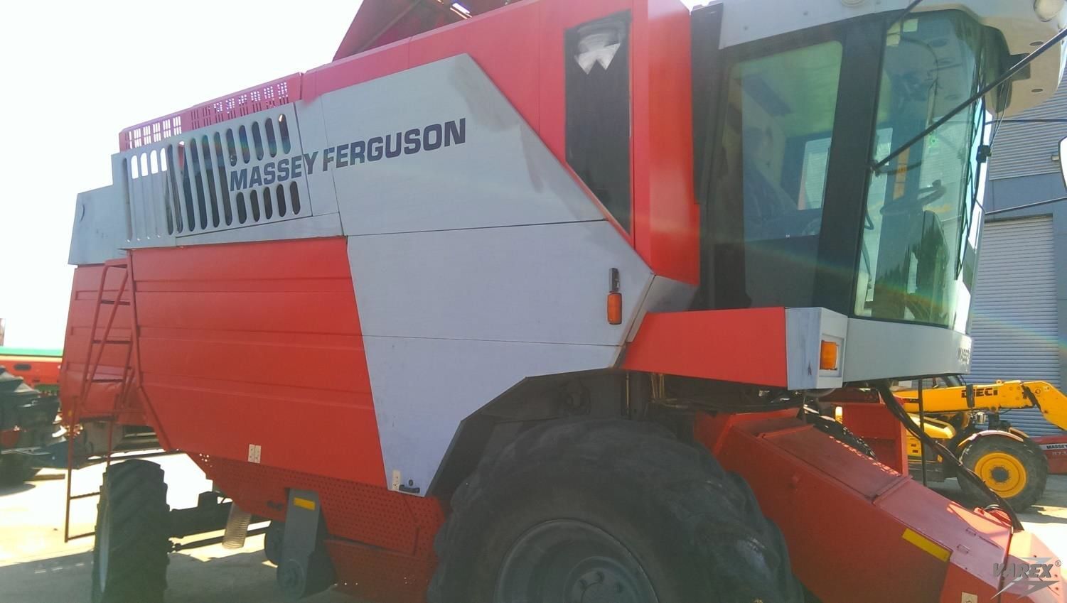 УПОТРЕБЯВАН КОМБАЙН MASSEY FERGUSON MF7256